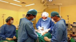 Inedita Cirujía: Cerca de cuatro horas duró la primera cirugía de reemplazo de la articulación temporamandibular realizada en el Hospital Dr. Abraham Godoy Peña de Lautaro