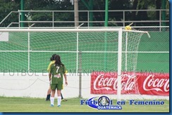 rebote del balon en el 5to gol de escuintla