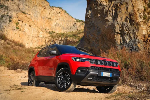 Novo Jeep Compass 2022: fotos das versões Trailhawk e S