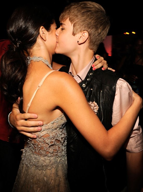 Selena Gomez and Justin Bieber ariana grande and justin bieber kissing