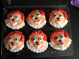 clown cupcakes