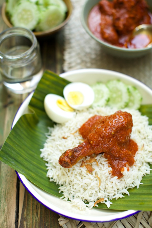 Nasi Lemak Mami Tanjung Berlauk Sambal Ayam Masak Serai 