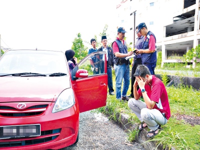 Panglima Kuyukuyu: Budak Sekolah Kantoi BERPELUKAN dengan 