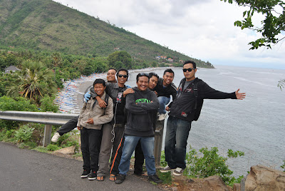 photo bareng di amed.jpg