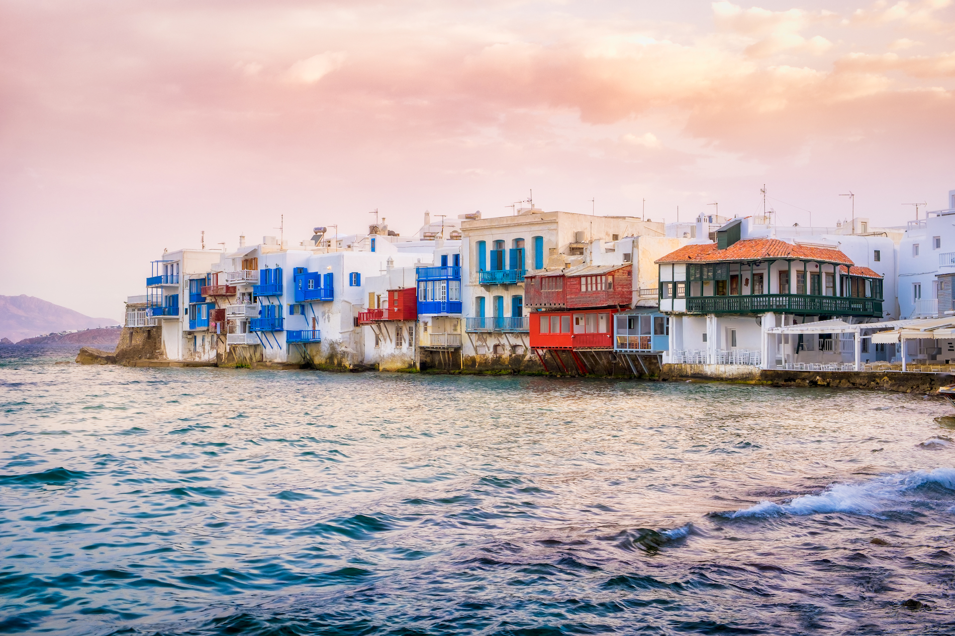 Etihad announces launch of summer flights to Mykonos, Santorini and Malaga