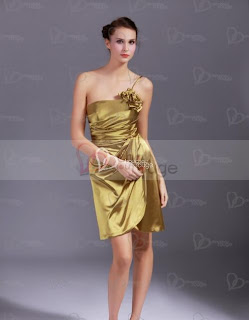 Robe de cocktail drapée d'or plissée