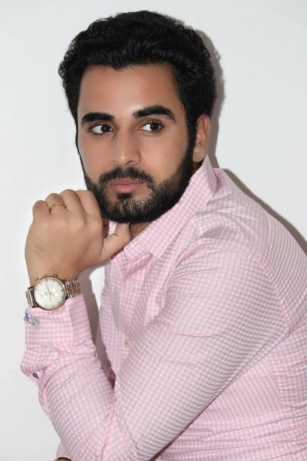 Fahaad Bhat Declared Best Social Worker of Kashmir, Wins Hearts with Tireless Efforts