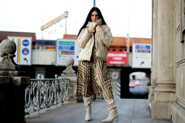 piumino super chic, outfit, look, influenceritaliana, verona, paola buonacara , influencer verona, piumino, sconti shein, shein , cyber monday, cyber monday shein, themorasmoothie, look chic, vestito multirighe, vestito multicolor