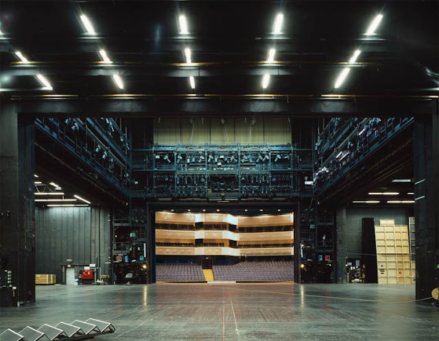 Incríveis fotografias capturam os bastidores dos grandes teatros europeus