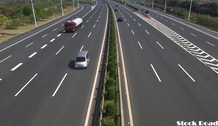 हाईवे की राइट लेन में क्यों ड्राइव ना करें? जानें कारण (Why not drive in the right lane of the highway? Know the reason)