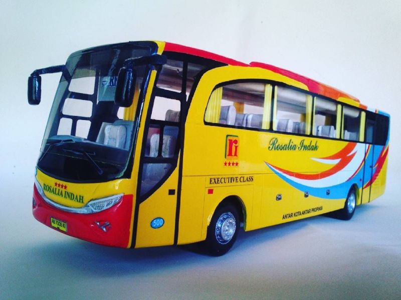 Warga Desa World s Miniatur Bus  karya Pak Wahyu Resa 