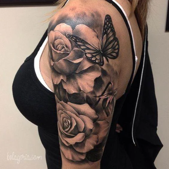 tatuajes de flores mariposas y enredaderas para mujeres