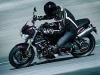 Triumph Street Triple (2012) Riding 1