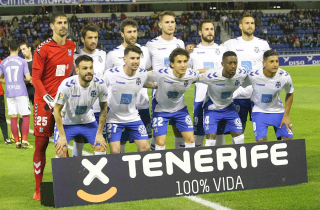 📸C. D. TENERIFE 📆Domingo 28 enero 2018 ⬆️Dani Hernández, Aitor Sanz, Víctor Casadesús, Jorge Sáenz, Filip Malbašić y Aveldaño. ⬇️Tayron, Luis Pérez, Luis Milla, Camille y Bryan Acosta. C. D. TENERIFE 0 🆚 REAL VALLADOLID C. F. 0. Domingo 28/01/2018, 20:00 horas. Campeonato de Liga de 2ª División, jornada 24. Santa Cruz de Tenerife, estadio Heliodoro Rodríguez López: 9.815 espectadores. GOLES: ⚽No hubo.