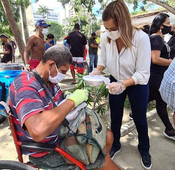 Secretária Ana Cláudia acompanha entrega de mil refeições diárias a pessoas carentes pelo Governo do Estado em Campina Grande