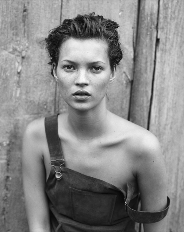 KATE MOSS IN BLACK AND WHITE