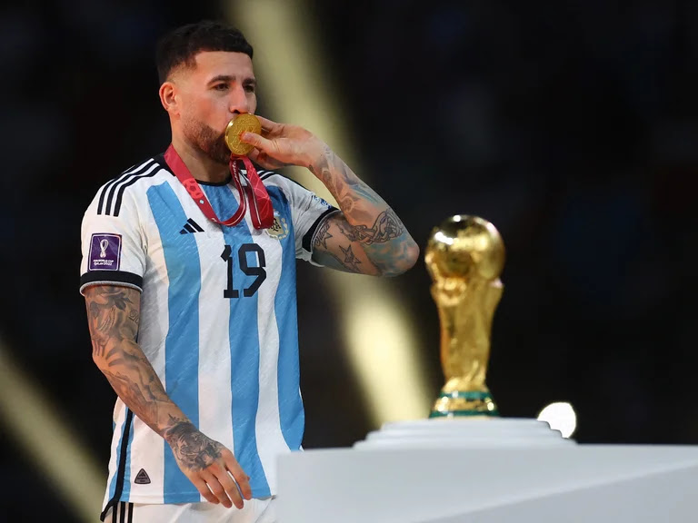 Nicolás Otamendi mostró los tesoros que se llevó de la final del Mundial: el detalle de los botines que enamoró a los fanáticos de Argentina