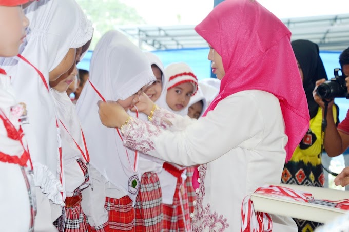 Ketua DWP Kemenag Tala Wisuda 35 anak RA Harapan Ibu