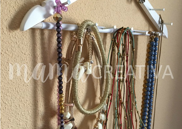 cuelga collares