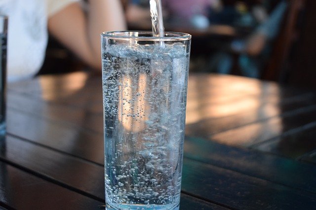 Manfaat Minum Air Putih Hangat Bagi Tubuh