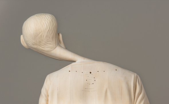 Paul Kaptein esculturas de madeira efeitos glitch surreais