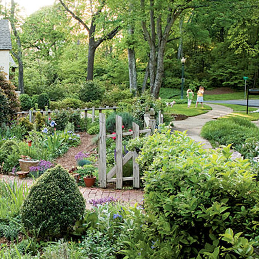 Cottage Flavor: A Cottage Garden Tour and Gardening Tips