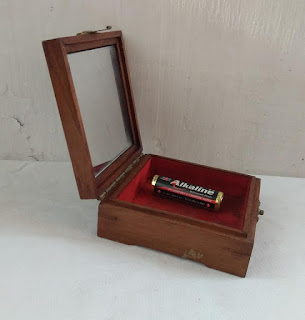 Pernik Unik Kotak  Perhiasan Kayu  Dengan Lukisan Kaca  