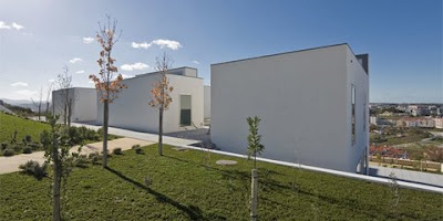 House in Pousos by Bak Gordon Arquitectos