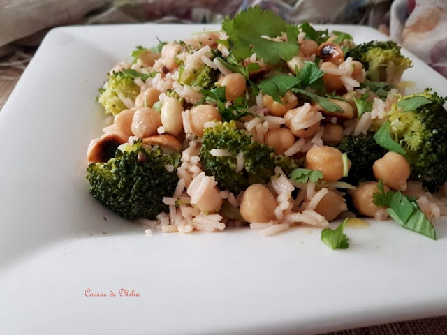 Ensalada de brócoli, arroz, garbanzos y almendras #lunessincarne