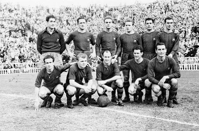 C. F. BARCELONA. Temporada 1951-52. Ramallets, Martín, Biosca, Seguer, Gonzalvo y Szegedy; Basora, Kubala, César, Aldecoa y Manchón. C. F. BARCELONA 6 REAL CLUB CELTA DE VIGO 1. 18/11/1951. Campeonato de Liga de 1ª División, jornada 11. Barcelona, estadio de Las Corts. GOLES: 1-0: 2’, Kubala. 2-0: 30’, Kubala, de penalti. 3-0: 38’, Kubala. 4-0: 39’, Kubala. 5-0: 51’, Kubala. 5-1: 66’, Hermida. 6-1: 83’, Basora.