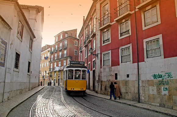 Lisbon cheap vacation placaes