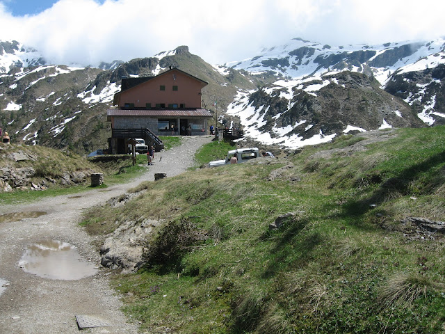 rifugio calvi, trekking, valbrenbana, montagna