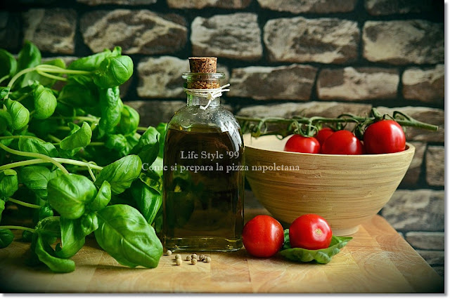 ingredienti pizza: olio, pomodoro e basilico