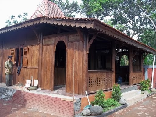 BENGKEL LAS KARYA ABADI RUMAH KAYU BETAWI