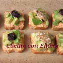 Canapés de mousse de salmón con aguacate