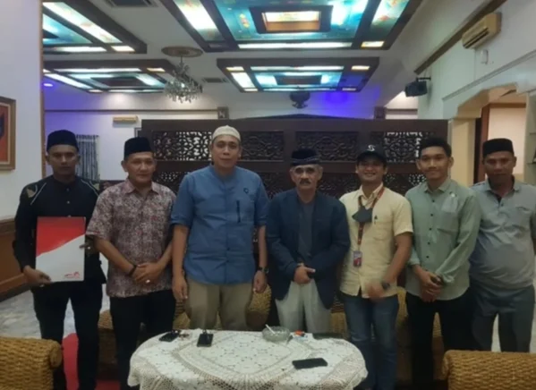 Presdir PT IRJ Group, Hj. Rizayati Salurkan 1000 Lampu PJUTS untuk Aceh Utara, Ini Kata Cek Mad?