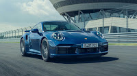 Porsche 911 Turbo 2021 tăng tốc ngang siêu xe, giá từ 170.800 USD