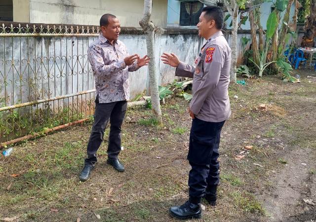 Sapa Warga Saat Patroli, Wujud Kedekatan Anggota Polsek Darul Aman Polres Aceh Timur Dengan Masyarakat