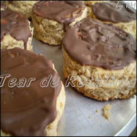 Pão de mel com cobertura de chocolate ao leite.