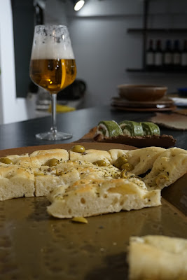 Focaccia de aceitunas y orégano