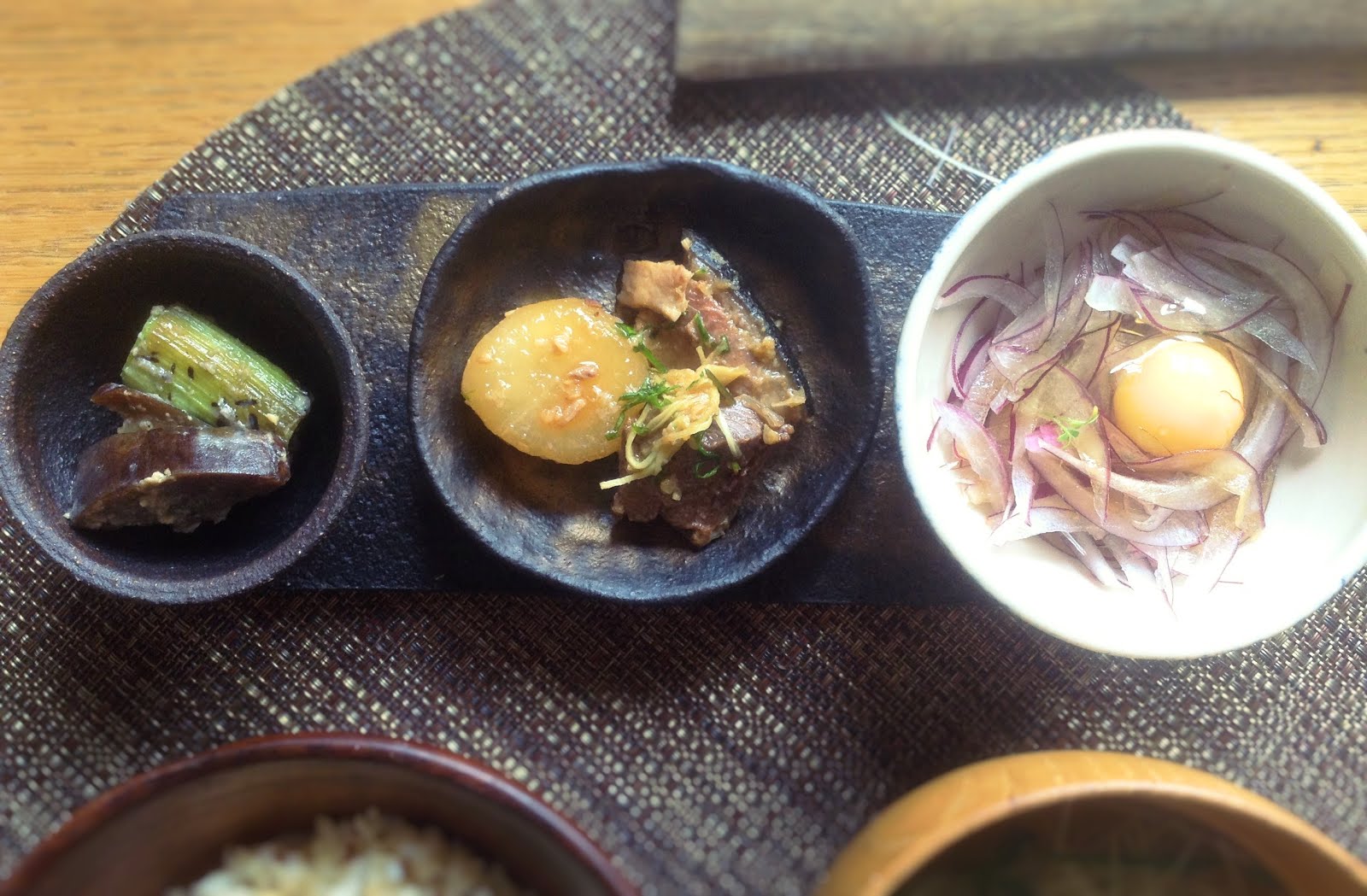 Aromammaya通信 春菊とハマチのつみれ汁の食卓 Aromammaya通信 春菊とハマチのつみれ汁の食卓