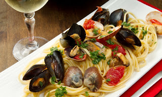 http://sapurisicilianu.blogspot.it/2015/06/pasta-ai-frutti-di-mare_9.html