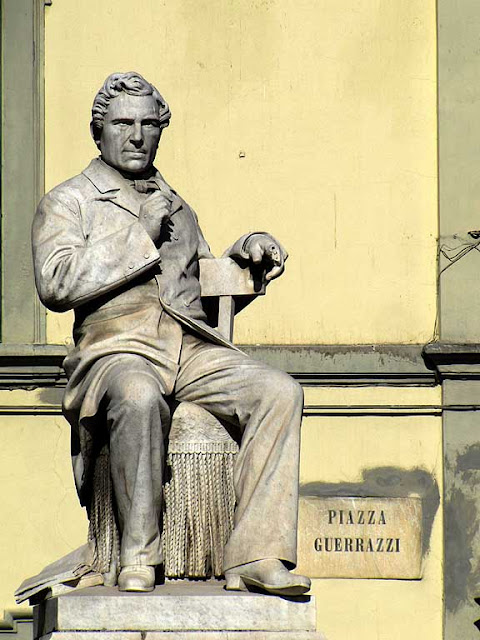 Francesco Domenico Guerrazzi statue, piazza Guerrazzi, Livorno