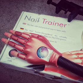 essential-nail-trainer-hand
