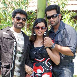 Naan Ninaithathai Mudippavan 2010 Tamil Movie Watch Online