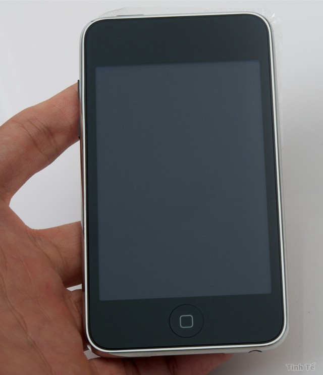 ipod touch 4. bloggers as iPod Touch 4?