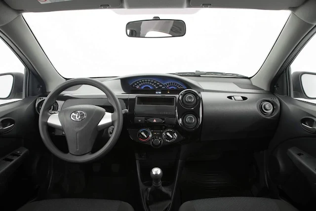 Toyota Etios 2014 Hatch XS - interior