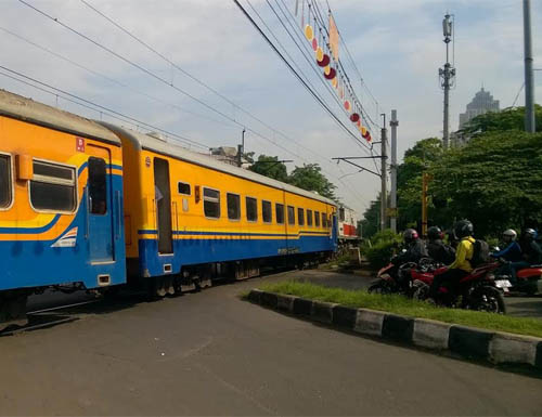 Naik Kereta dari Stasiun Jakarta ke Bandara Soekarno-Hatta