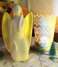 Home Shaped Christmas Vignette