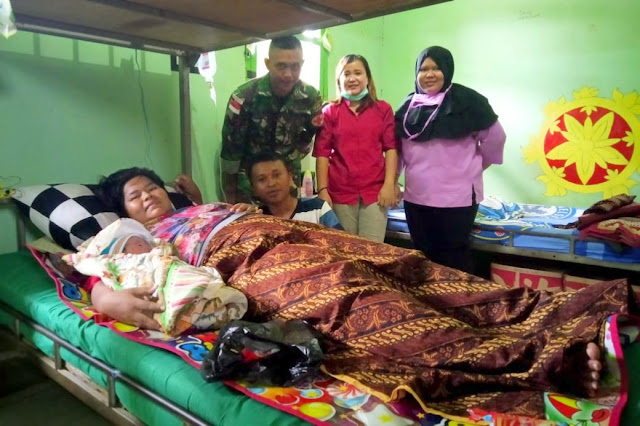   Kisah Dramatis Satgas Yonif MR 411 Kostrad Bantu Proses Persalinan Di Distrik Muting